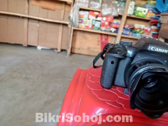 Canon 750D ক্যামেরা বিক্রি করা হবে ।